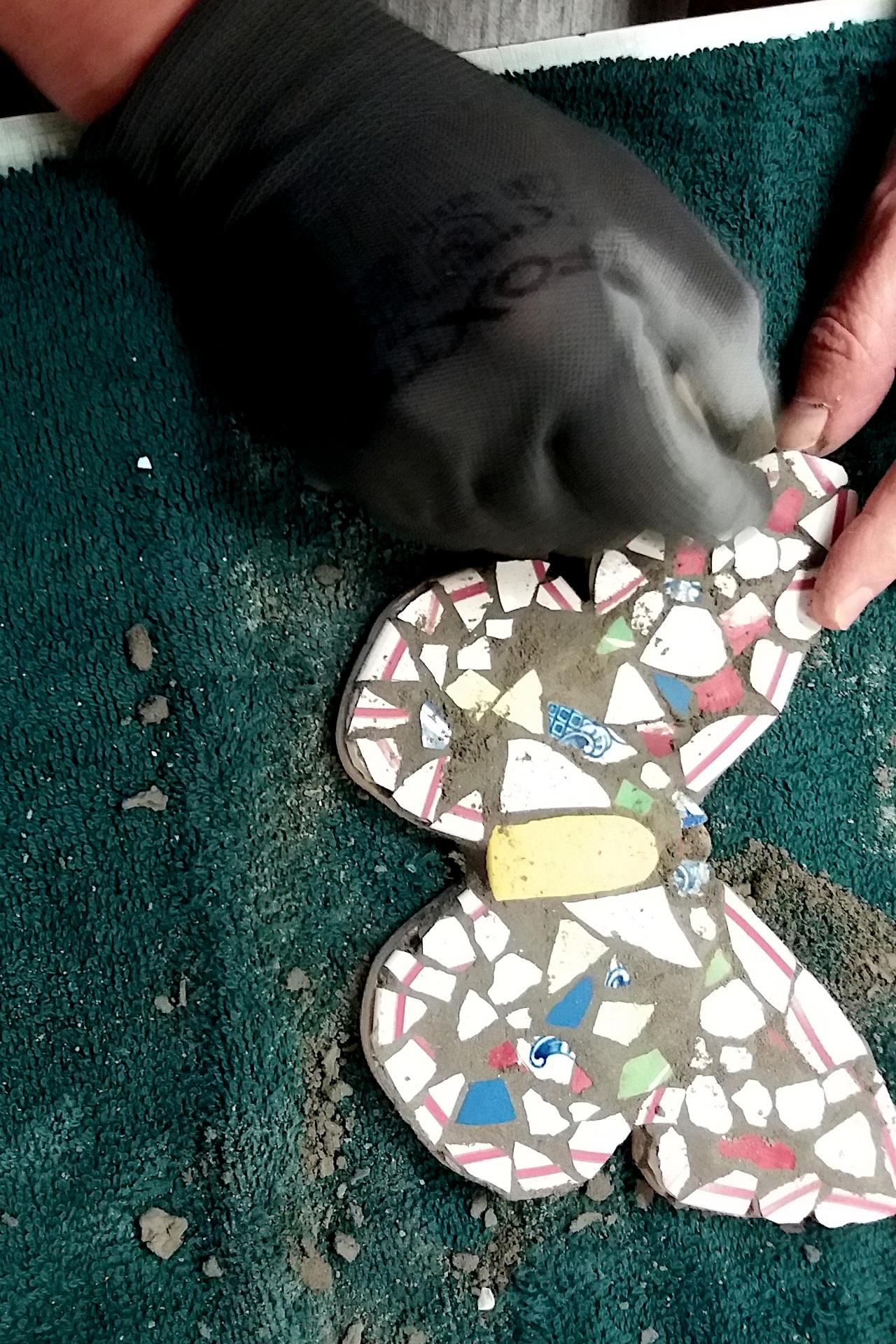Atelier mosaique de vaisselle au gic papillon