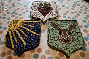 Atelier mosaique de vaisselle ecusson famille b fini