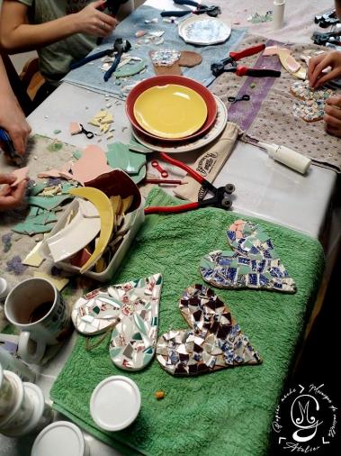 Atelier mosaique de vaisselle famille a