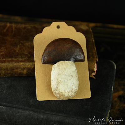 Broche mushroom specimen en papier mache par michele giraudo 1