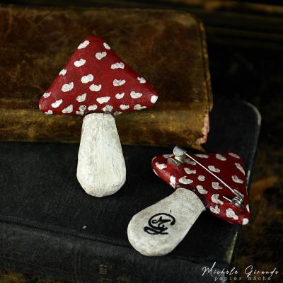 Broche mushroom specimen en papier mache par michele giraudo 2