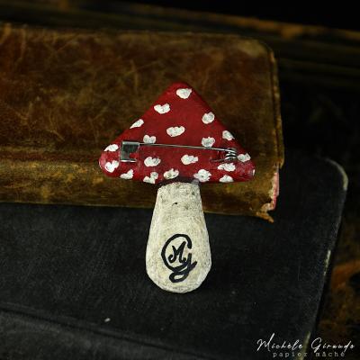 Broche mushroom specimen en papier mache par michele giraudo 2