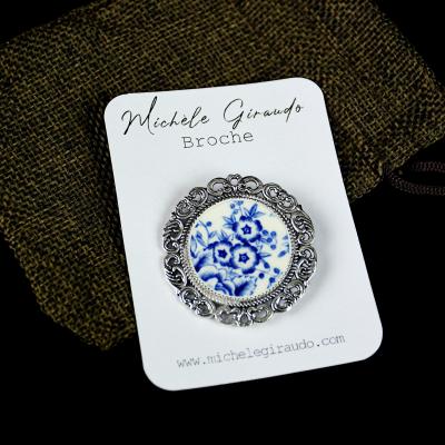 Broche ronde bleue en vaisselle par mg 