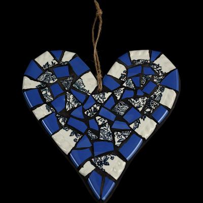 Coeur bleu mosaique de vaisselle par michele giraudo