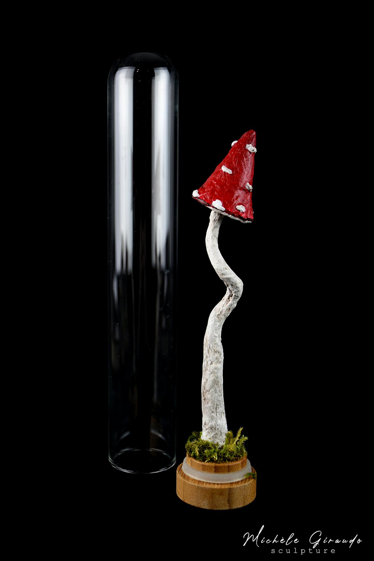 Curiosite en tube n 2 en papier mache par michele giraudo