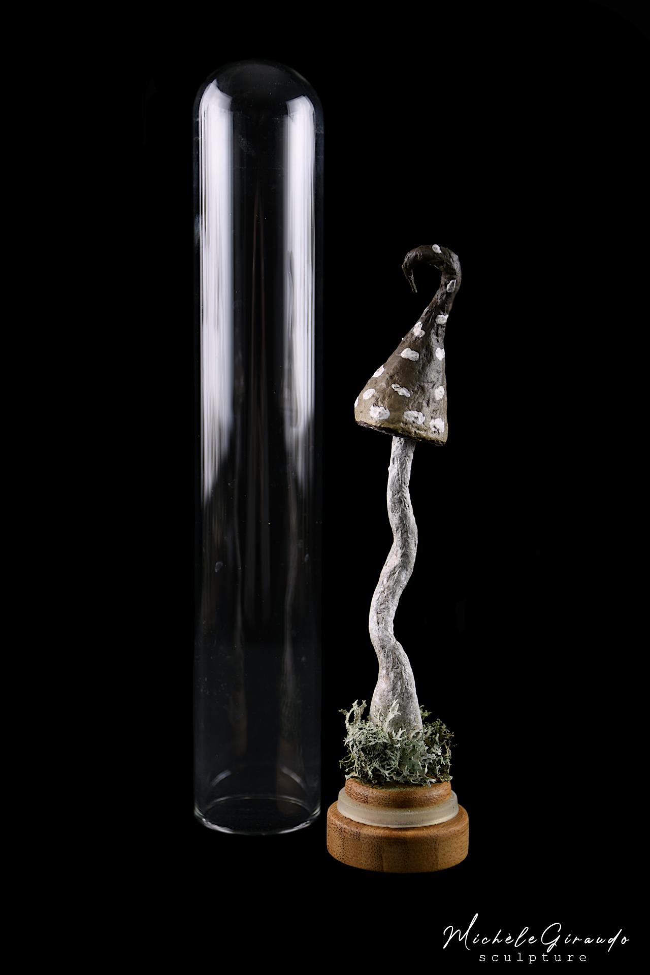 Curiosite en tube n 4 en papier mache par michele giraudo