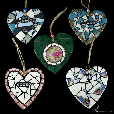 Petit coeur amour2 en mosaique de vaisselle par mg 
