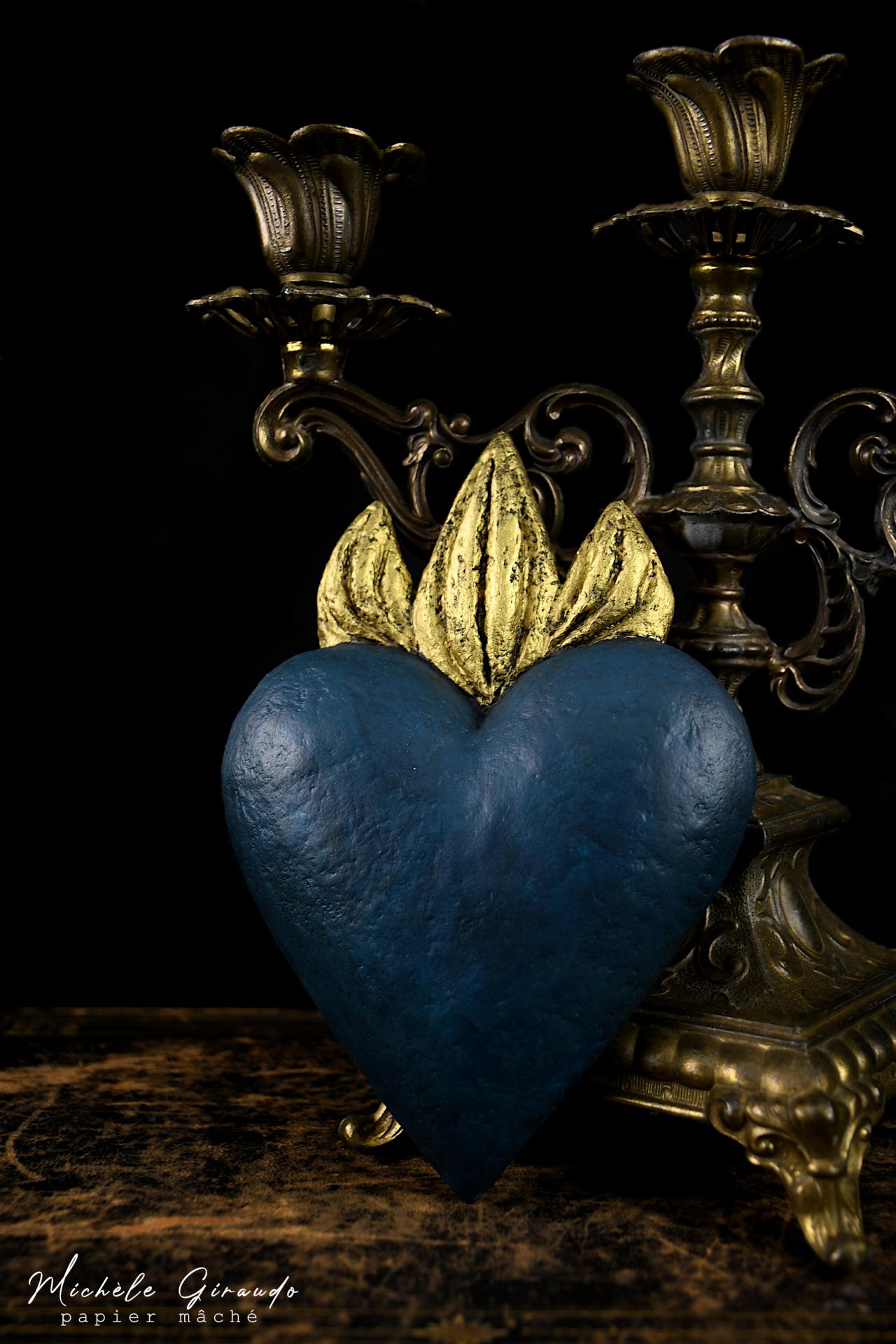 Ex voto coeur bleu en papier mache par michele giraudo