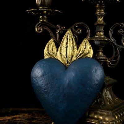 Ex voto coeur bleu en papier mache par michele giraudo