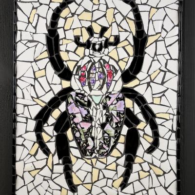 Goliathus en mosaique de vaisselle par michele giraudo