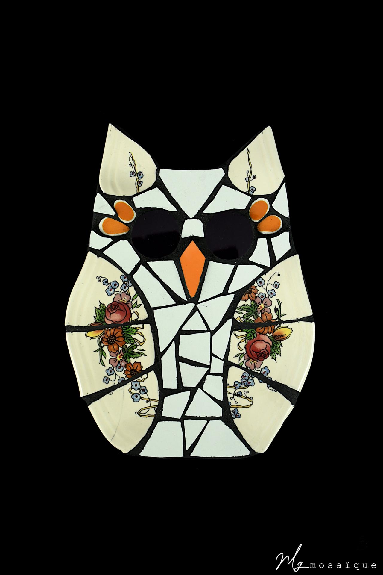 Hibou alsacien en mosaique de vaisselle par michele giraudo