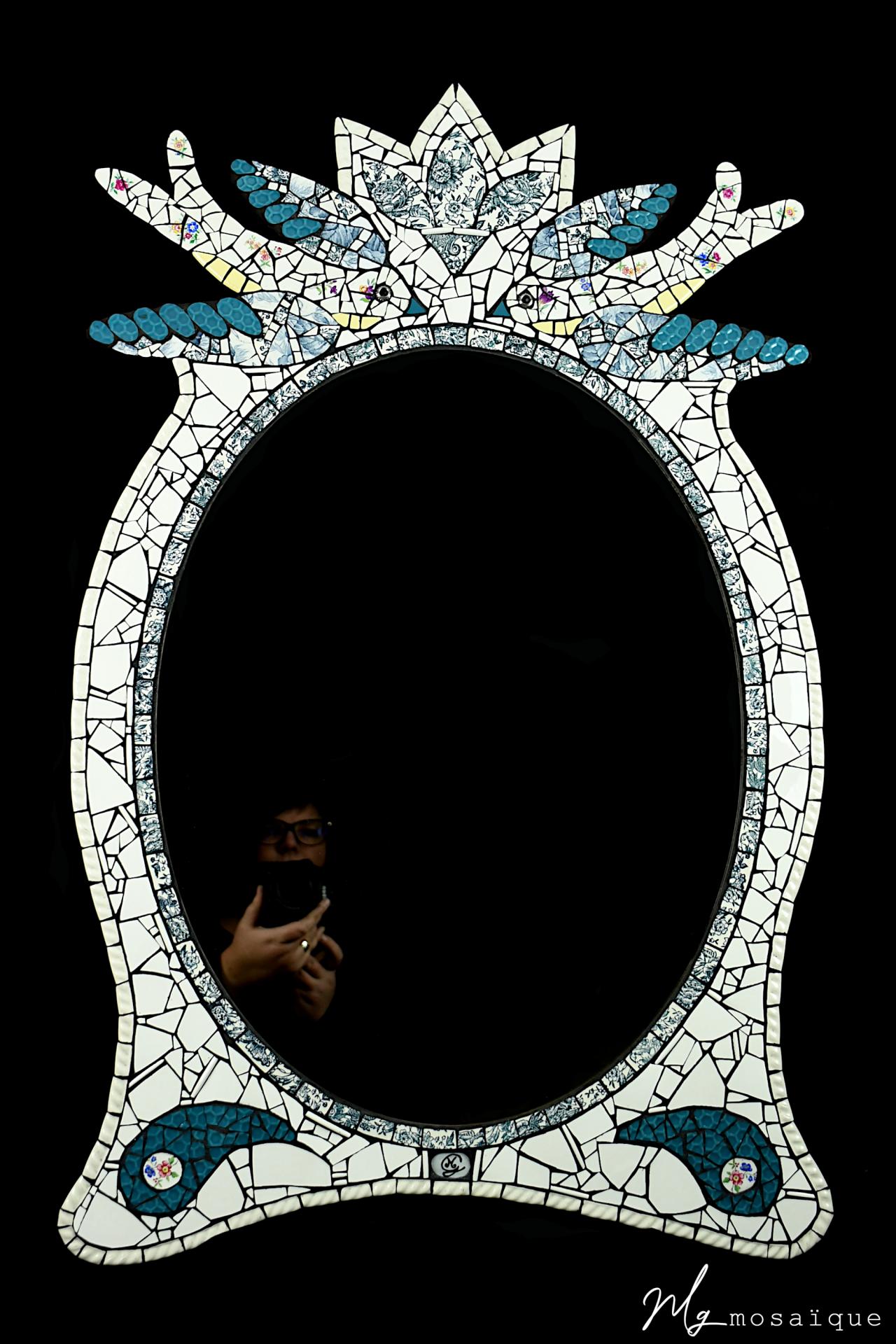 Miroir le blanche neige en mosaique de vaisselle par mg