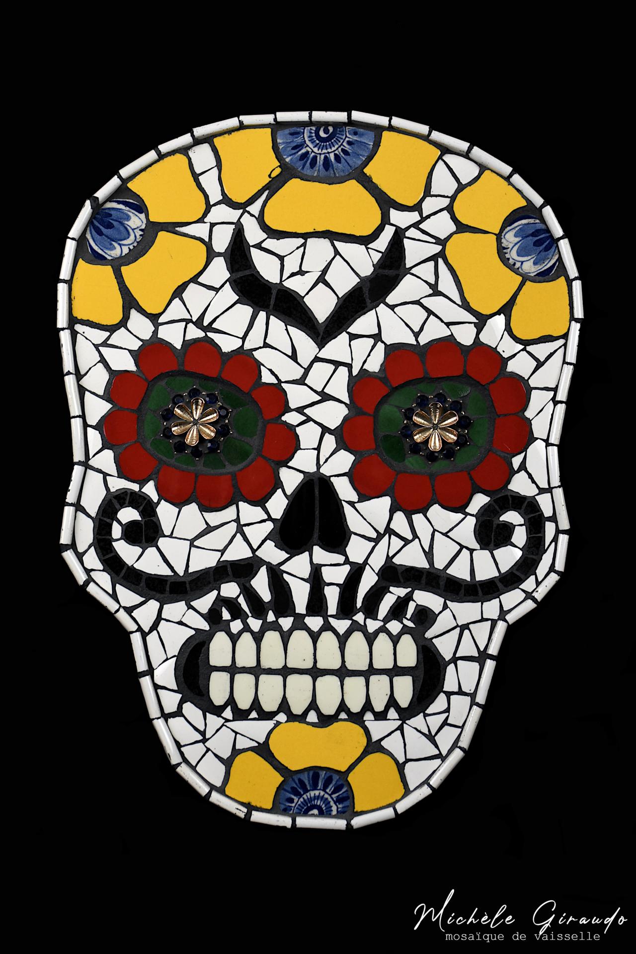 Muerte n 1 en mosaique de vaisselle par michele giraudo