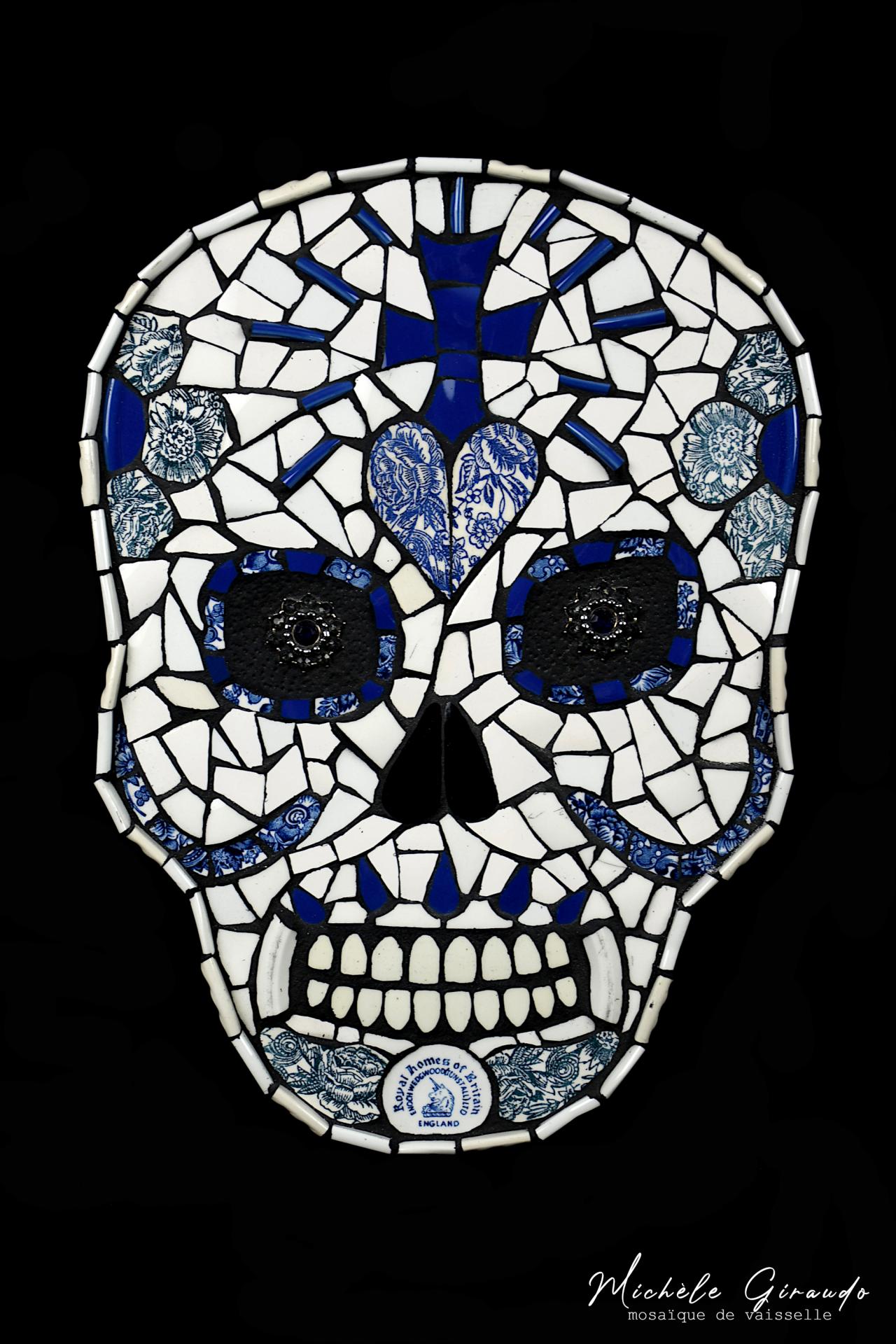 Muerte n 2 en mosaique de vaisselle par michele giraudo