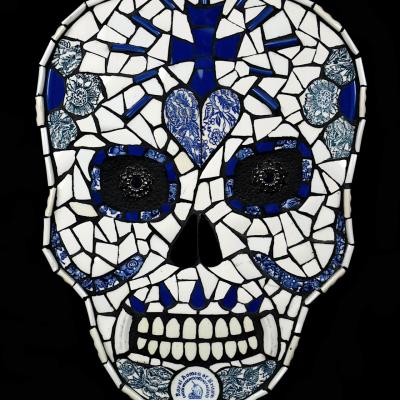 Muerte n 2 en mosaique de vaisselle par michele giraudo