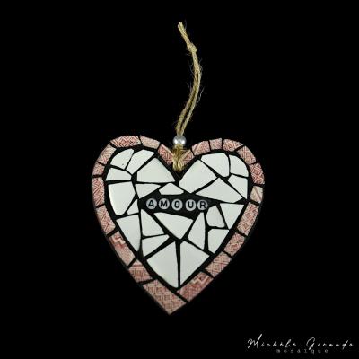 Petit coeur amour2 en mosaique de vaisselle par mg 